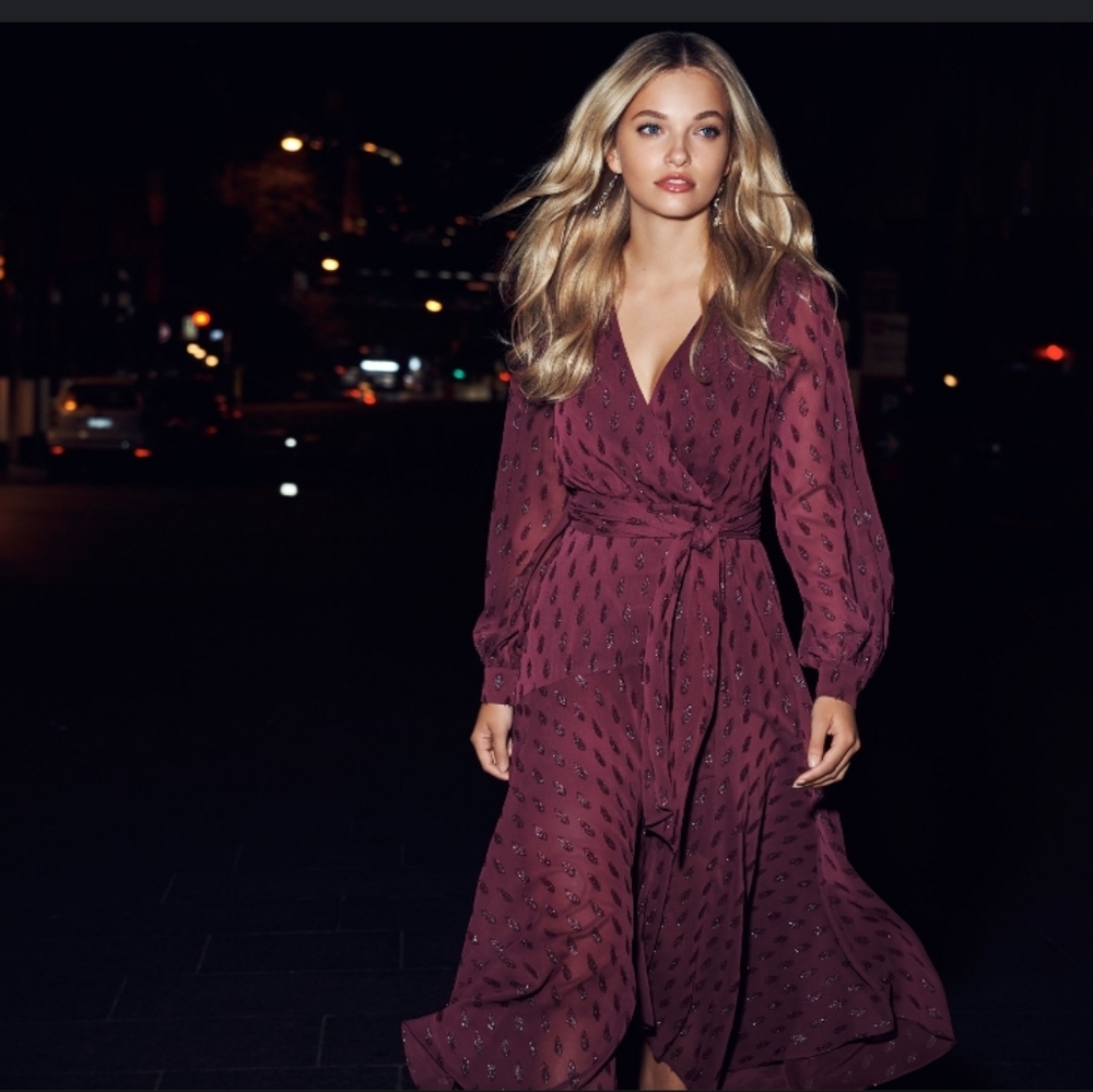 Beautiful raspberry colored dress from Lulu's. Size 4.